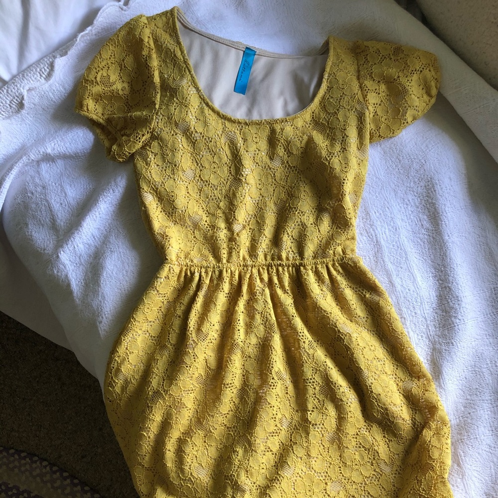 Mustard yellow cocktail-length dress